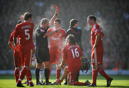 达成桑托斯生涯150球里程碑，内马尔收到俱乐部送的纪念礼物（内马尔迈过桑托斯生涯150球大关，俱乐部献上纪念礼）